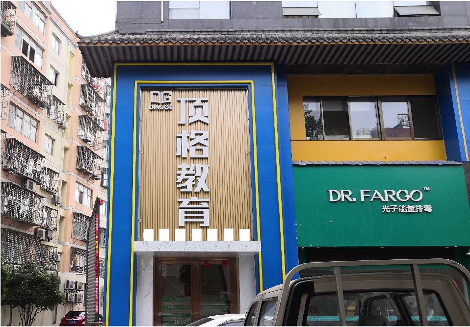 泸定门头设计要符合门店特色。